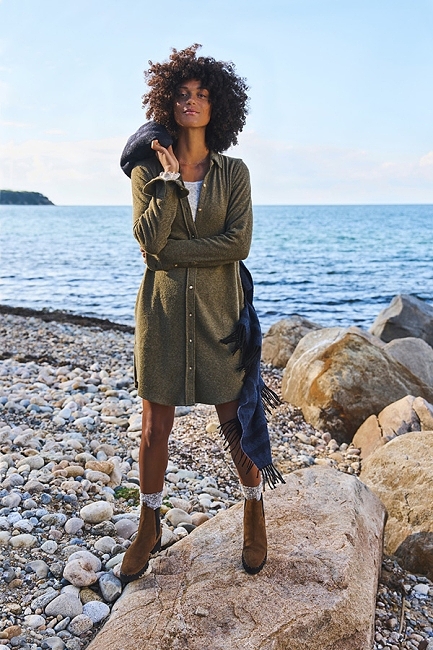 03_FA22-faherty-womens-WDF2220-OMT-LEGEND-SWEATER-DRESS-OLIVE-MELANGE-TWILL_LAUREN_7006231_VFINAL_SquireFox