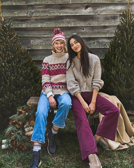 05_HOL22-faherty-park-duo_02_2475_VFINAL_crop_SquireFox