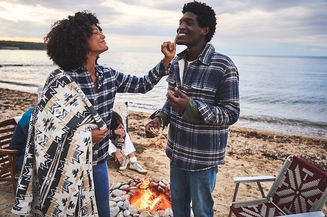 09_HOL22-faherty-bonfire-group_10651156_VFINAL