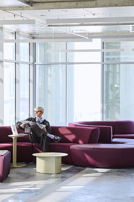 Jardan_Bureau_Paulie Sofa_Regen Mahogany_Soren Coffee Table_Dunegrass_Max Side Table_Dunegrass_04