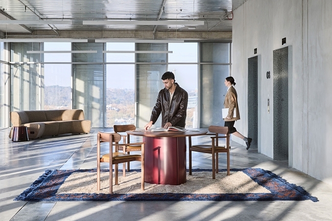 Jardan_Bureau_Rye Chair with Arms_Walnut Greyson Caramel_Soren Dining_Walnut Claret