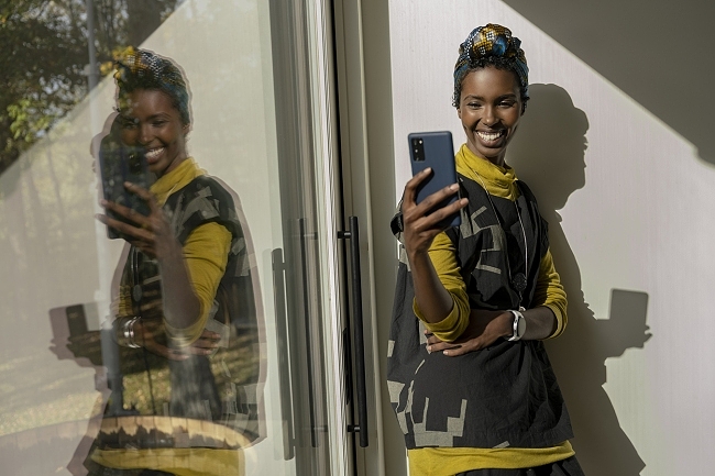 VZ_682806_898691_13_2021Q3788_SF_D02_A03_Slow_Sunday_6629_RGB_v1-1