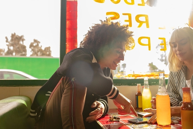 sarahlaird-266558-w1200-h800-q80-rz3-b75-f0