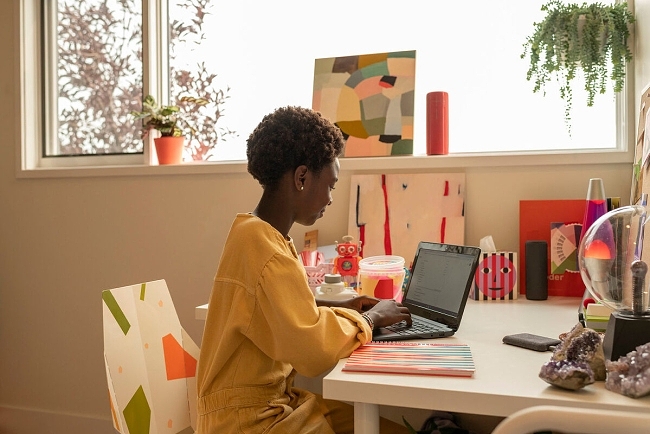 sarahlaird-273776-w1200-h800-q80-rz3-b75-f0