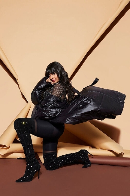 sarahlaird-333018-w1200-h800-q80-rz3-b75-f0