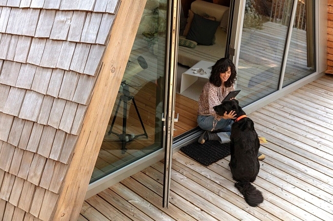 sarahlaird-333312-w1200-h800-q80-rz3-b75-f0