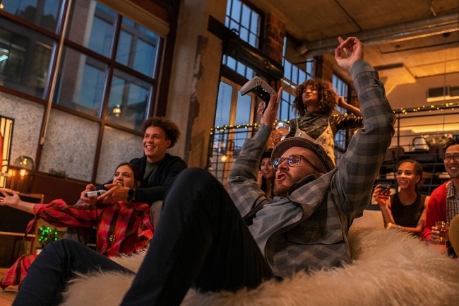 sarahlaird-341381-w1200-h800-q80-rz3-b75-f0