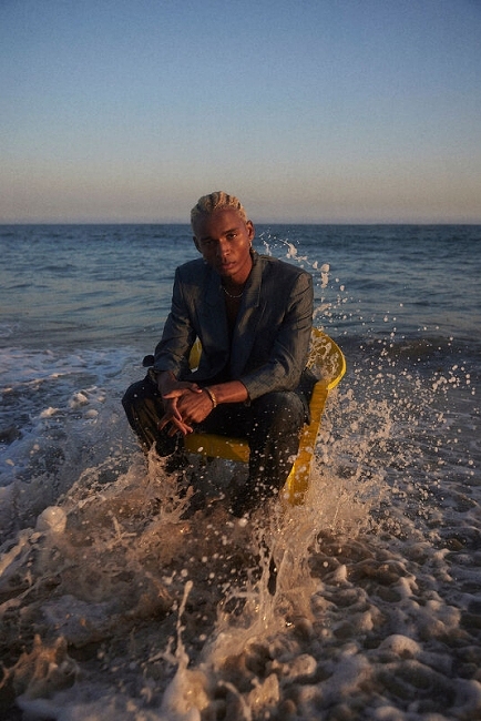 sarahlaird-358107-w1200-h800-q80-rz3-b75-f0