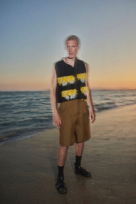 sarahlaird-358144-w1200-h800-q80-rz3-b75-f0