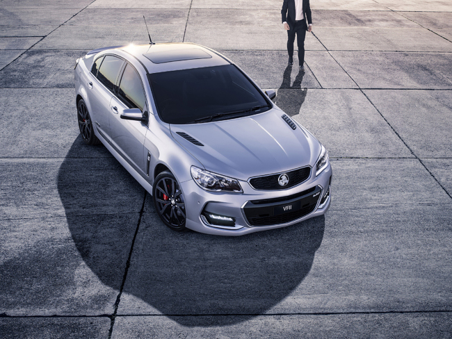 HOLDEN COMMODORE  VF II SHOT 2