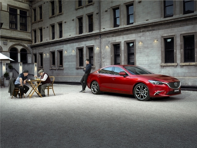 MAZDA 6  CHESS PLAYERS